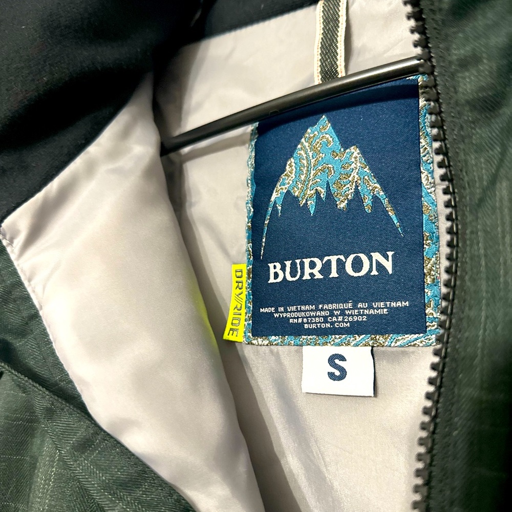 Women’s small Burton snowboarding/ skiing winter jacket